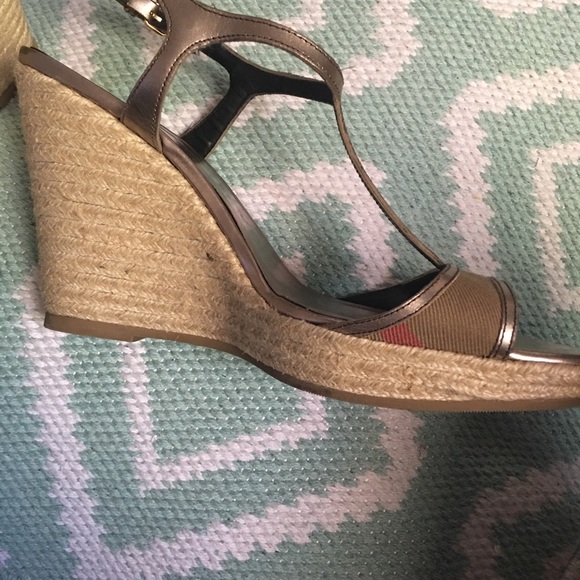 Authentic Burberry wedge shoes - Picture 3 of 3